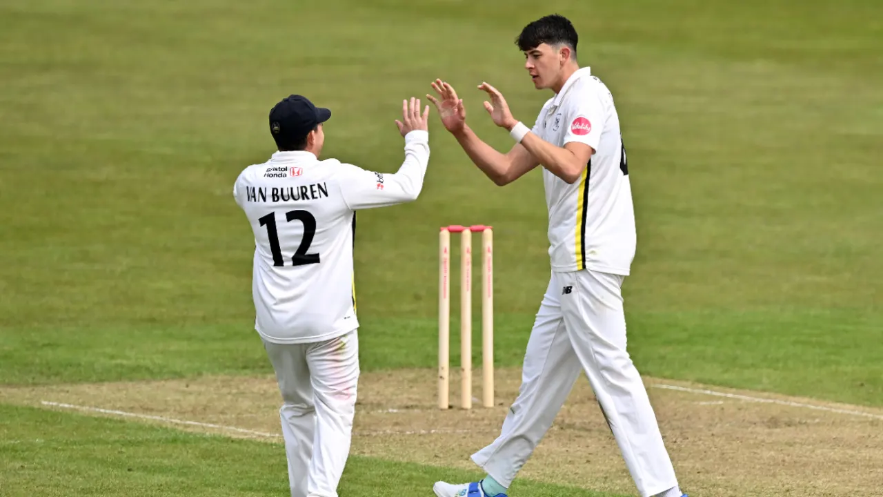Dom Goodman’s Maiden Five-For Sparks Gloucestershire Comeback Against Leicestershire