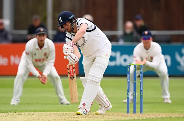 Sibley Century Holds Surrey Together as Hampshire Take Early Control at the Oval
