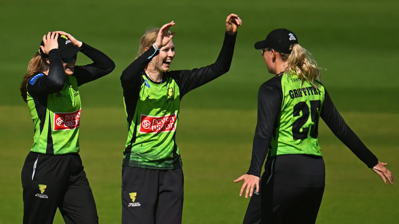 Ellie Anderson's Three-Wicket Haul Trumps Kate Cross’ Resilient Fifty in Somerset Win