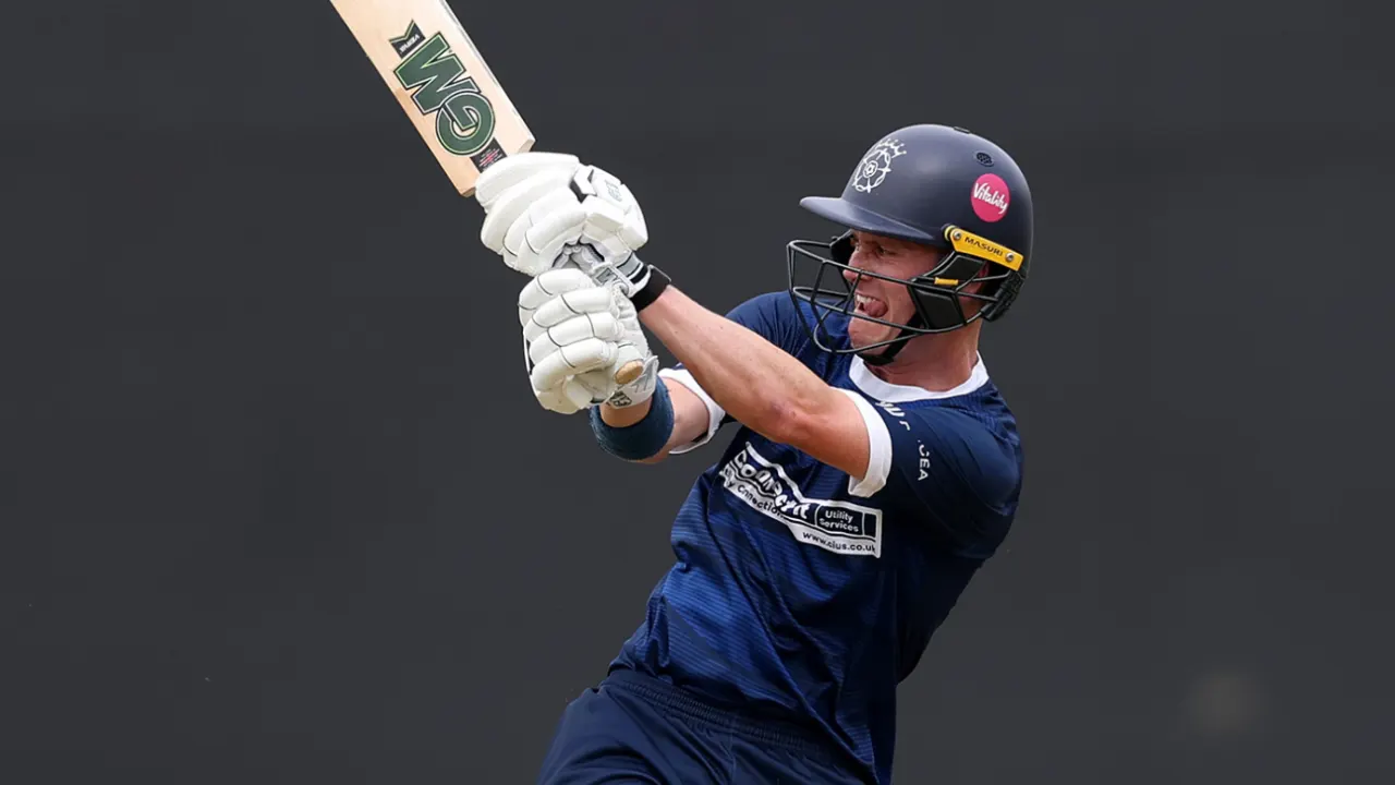 Gubbins, Fuller Star as Hampshire Thrash Surrey by Nine Wickets in One-Day Cup Rout