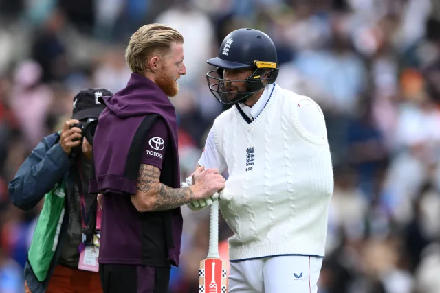 Chris Woakes’ Brave Final Stand: Batting with Dislocated Shoulder Highlights Heroic England Exit