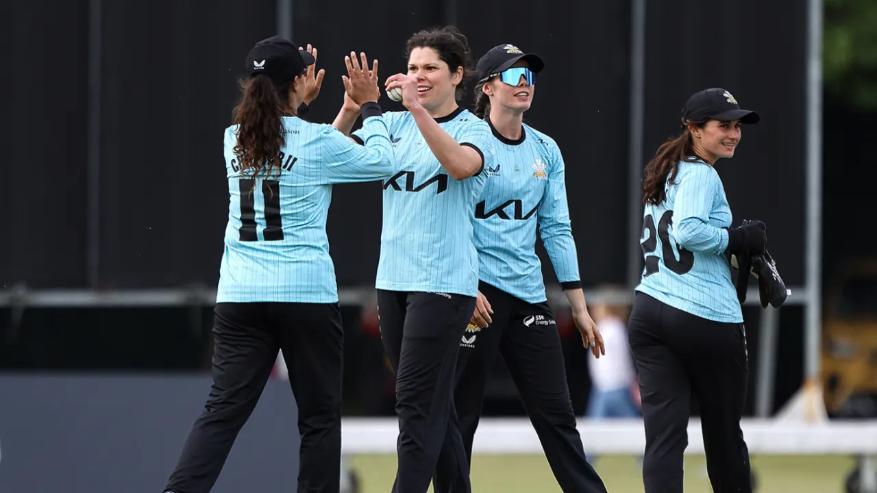 Davidson-Richards Shines as Surrey Clinch Vital Win to Stay Top in Women’s Vitality Blast