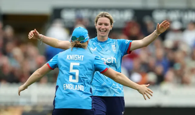 Bell, Villiers Fire as Southern Brave Cruise to Opening Win Over Manchester Originals