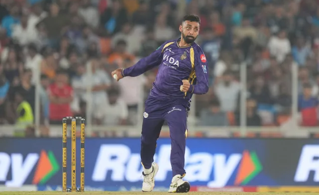 Kolkata Knight Riders Coach Shane Watson Praises Injured Varun Chakravarthy for Commitment Amid Pain