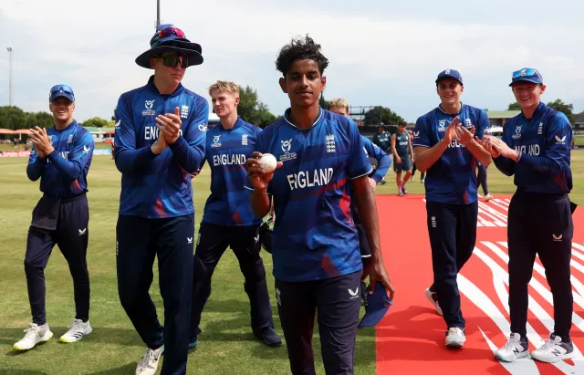 Teenage Legspinner Tazeem Ali Claims Second Five-Wicket Haul in Four Days to Seal Warwickshire Victory