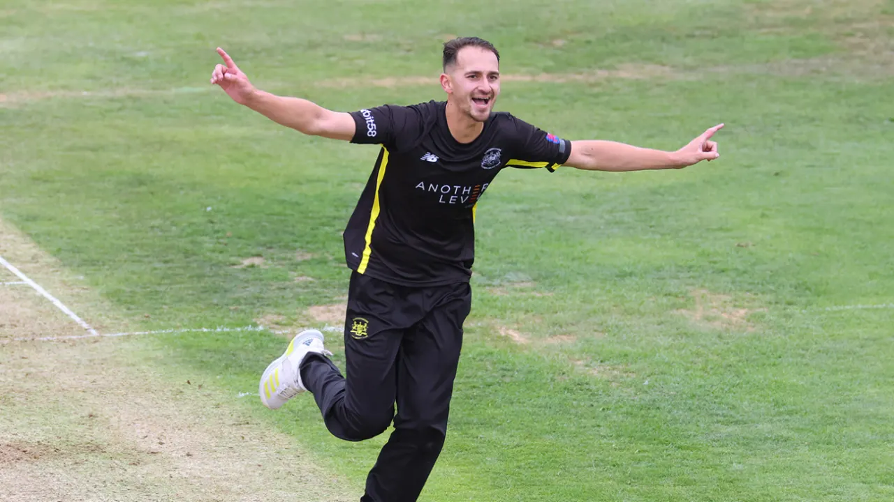Zaman Akhter Joins Essex on Three-Year Deal Amid Gloucestershire Exodus