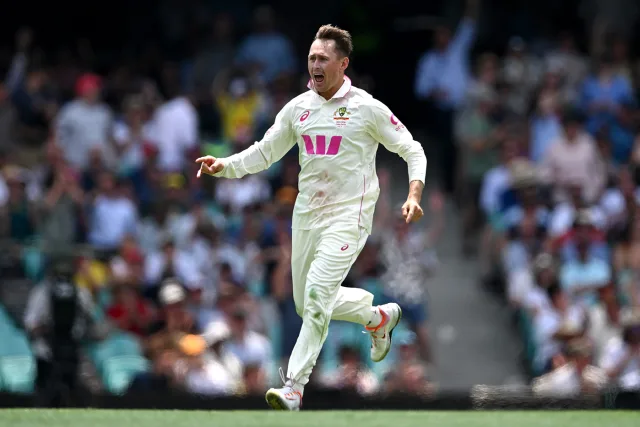 Labuschagne defies broken thumb in Queensland title push