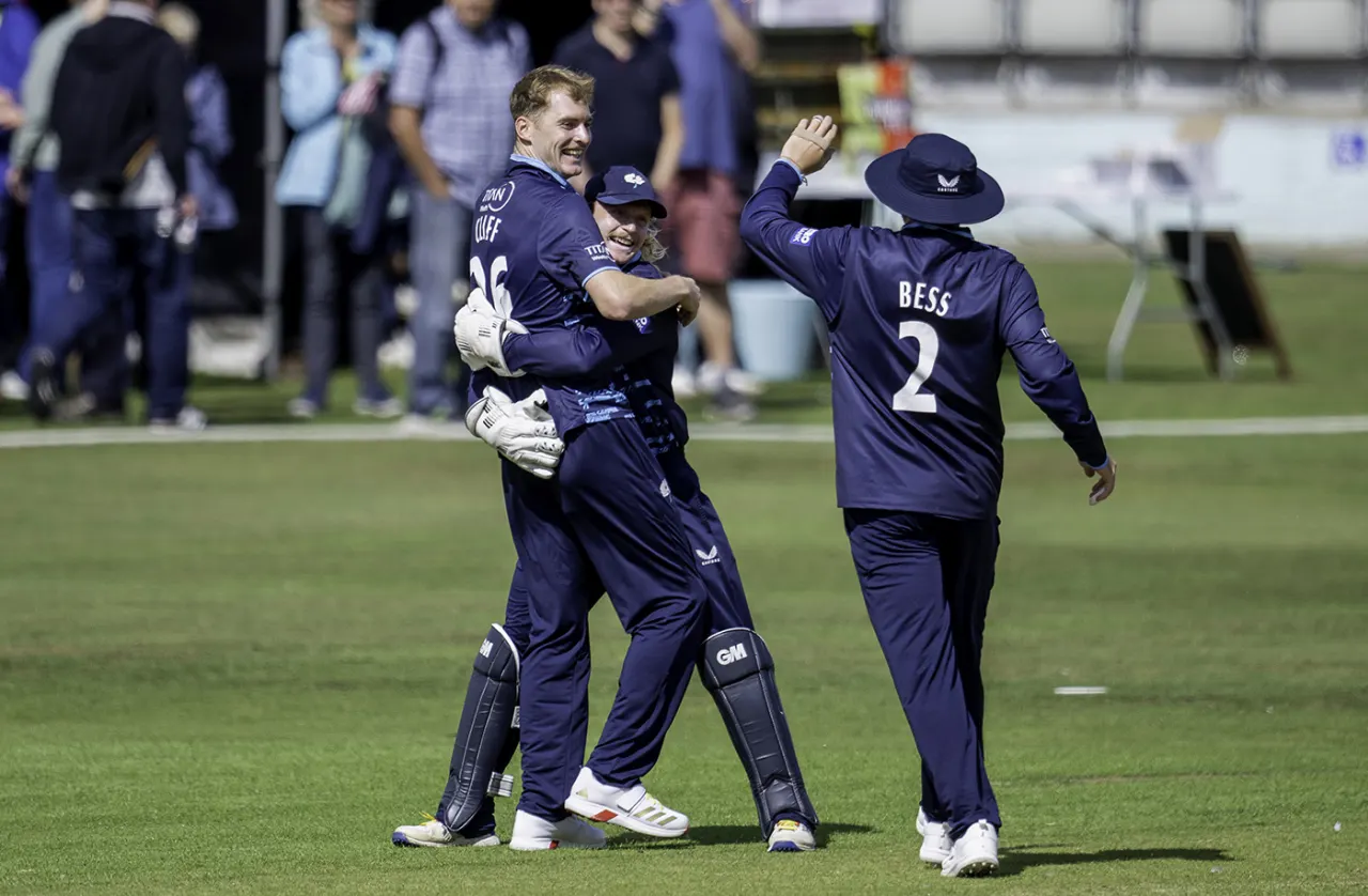 Ben Cliff’s Maiden Five-For Powers Yorkshire to Opening Day Victory Over Warwickshire