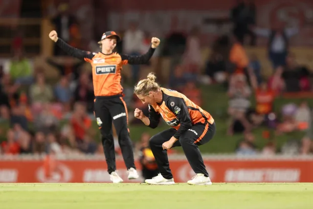 Devine Inspires Scorchers to Victory Despite Capsey’s Four-Wicket Burst