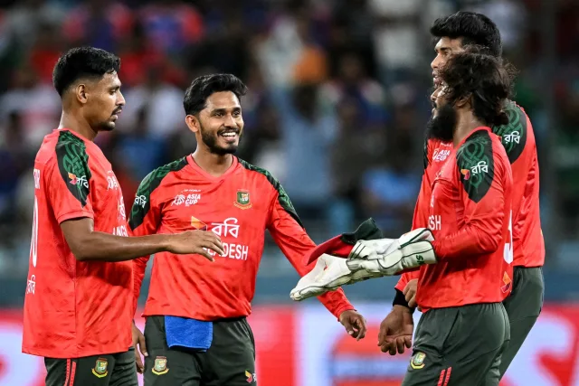 Resurgent Pakistan Face Hungry Bangladesh in Virtual Semi-Final Showdown