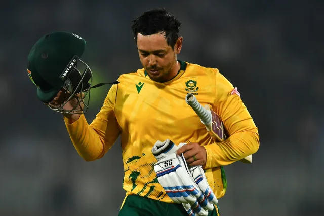 De Kock Smashes Career-Best 115 with Borrowed Bat, Admits He “Didn’t Really Enjoy It”