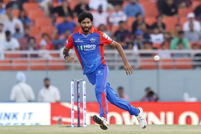 Khaleel Ahmed Ends Essex Stint Early Due to Personal Reasons