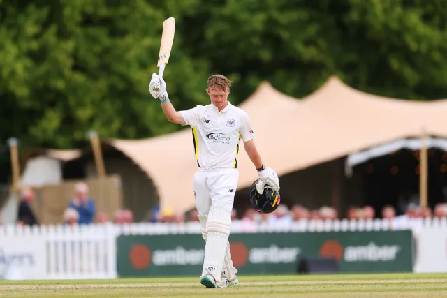 Miles Hammond Guides Gloucestershire to Hard-Fought Draw Against Glamorgan