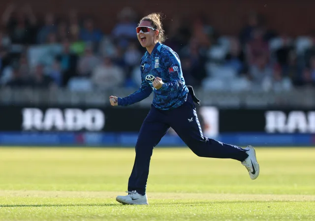 Linsey Smith Earns First England Central Contract in 2025–26 List