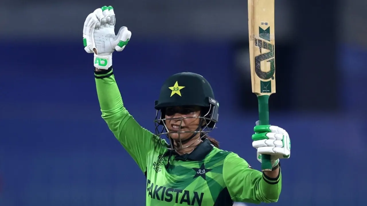 Sidra Amin Reprimanded for Code of Conduct Breach During World Cup Clash Against India