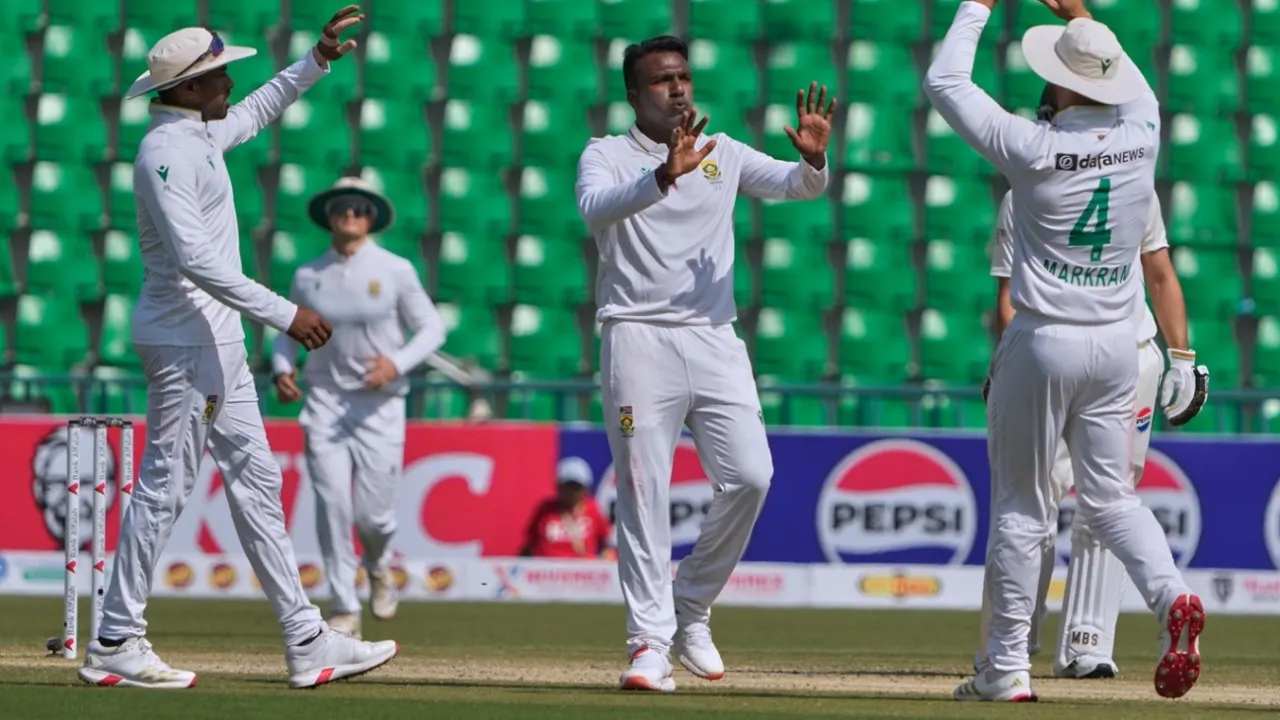 Muthusamy's Maiden Five-For Rattles Pakistan as South Africa Begin Solid Reply