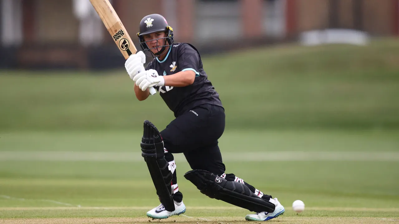 Capsey Leads Surrey to Victory Despite Perrin's Heroics for Warwickshire