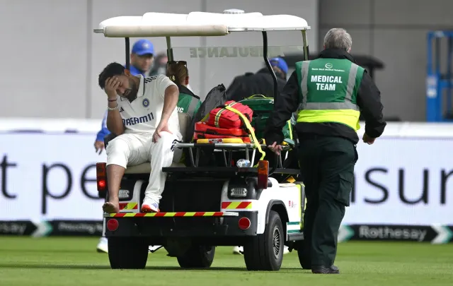 Rishabh Pant Retires Hurt After Foot Injury During Fourth Test at Old Trafford