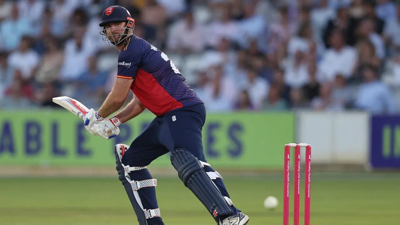 Paul Walter’s Quickfire Fifty Powers Essex to First Win of the Season in Thriller Against Surrey