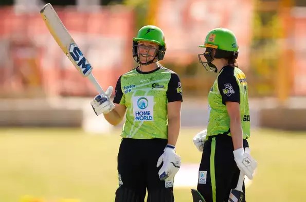 Sydney Thunder Beat Brisbane Heat by 19 Runs in WBBL Clash in Perth