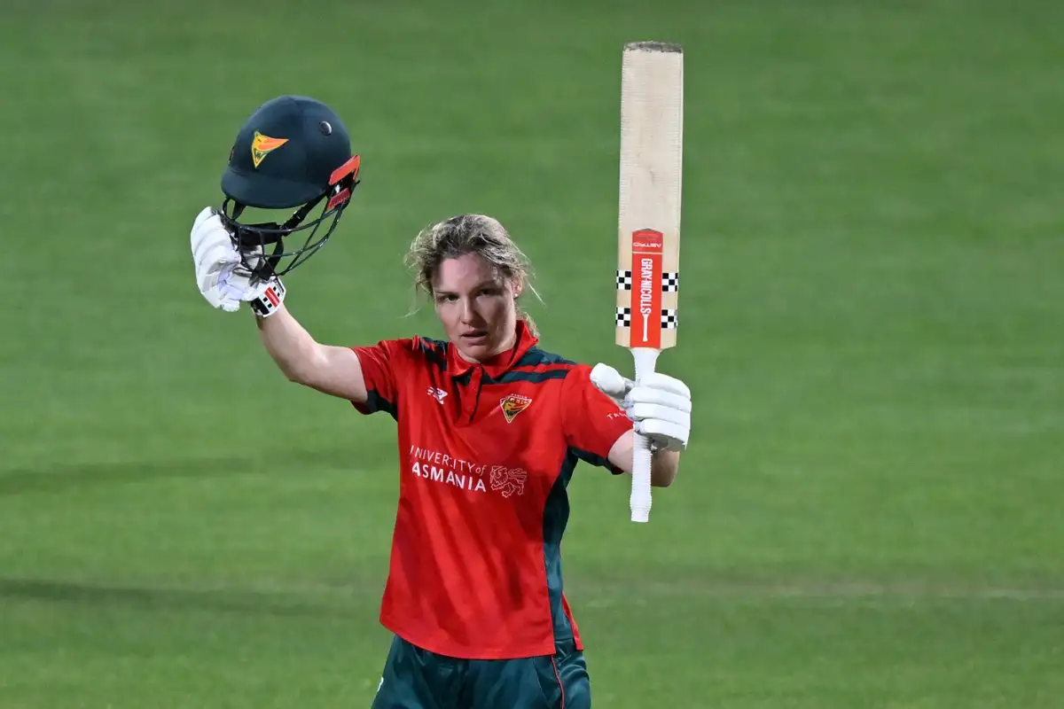 Carey and Graham Lead Hurricanes to Opening Win