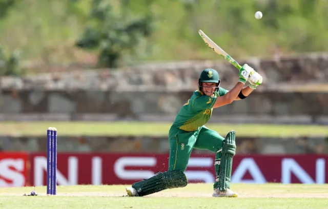 Linde, Brevis, and Debutant Hermann Shine as South Africa Beat Zimbabwe in Tri-Series Opener