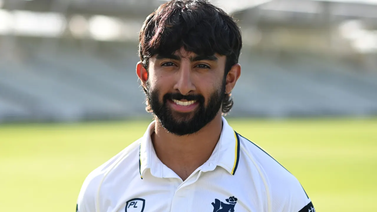 Warwickshire Pull Off Stunning Chase to Defeat Worcestershire and Push Rivals Toward Relegation