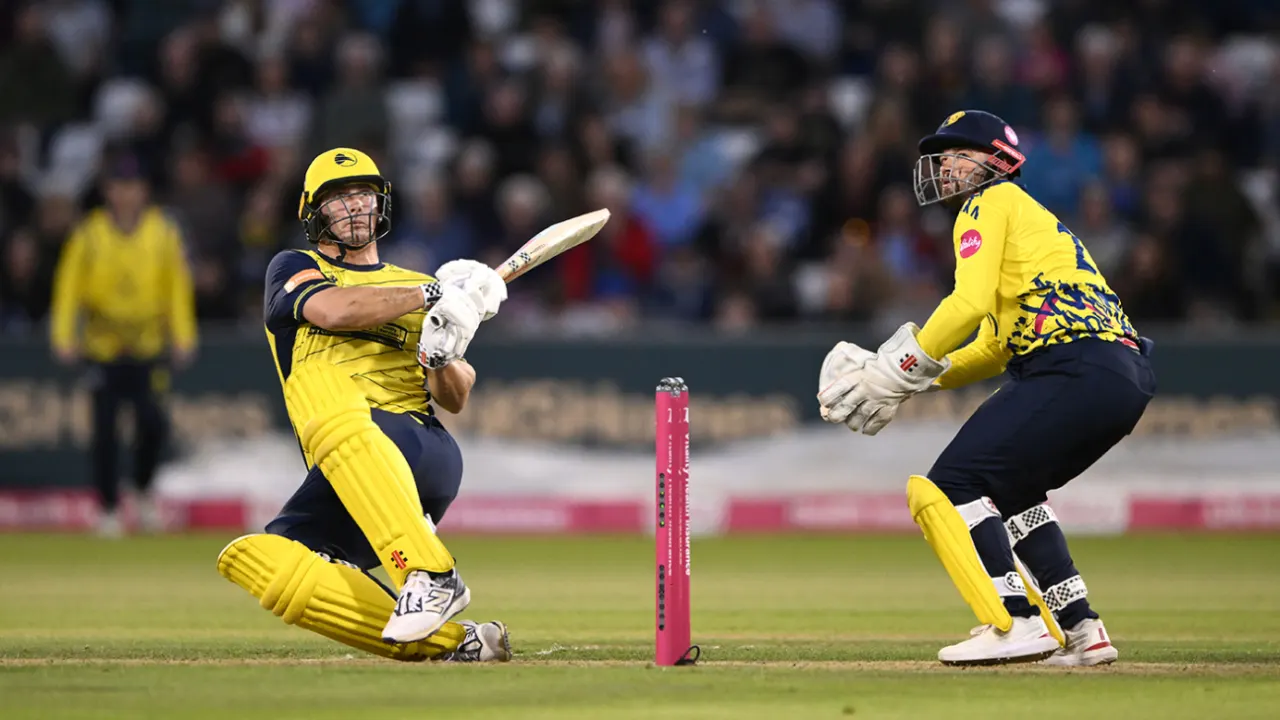 Albert-Lynn Power Hampshire to Finals Day After Dominant Win Over Durham