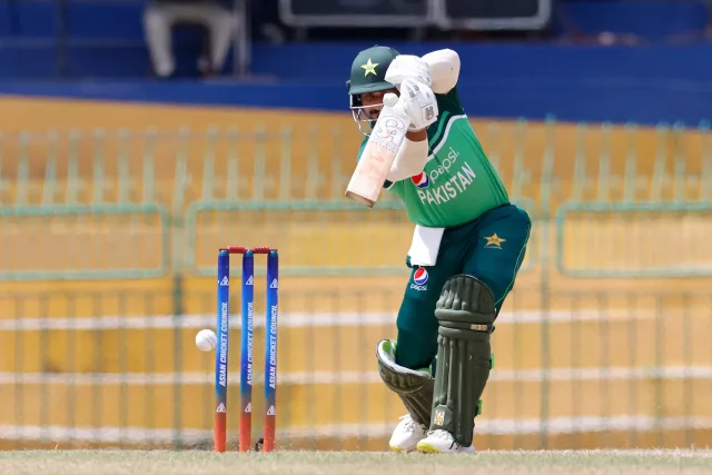 Pakistan Cruise to Victory After Bowlers Choke Sri Lanka in Tri-Series Clash