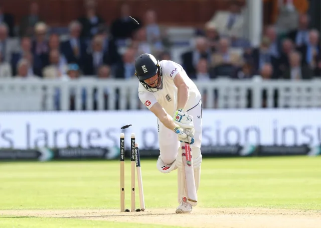 Crawley’s Grit Not Enough as Australia Close in on Ashes with Commanding 3-0 Advantage